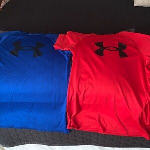 Under Armour set of 2 heatgear boys YXL shirts